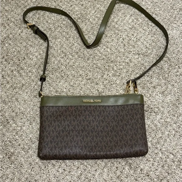 Michael Kors | Bags | Michael Kors Olive And Chocolate  display picture 3